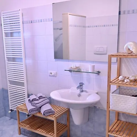 5 Lune Bed & Breakfast 3*